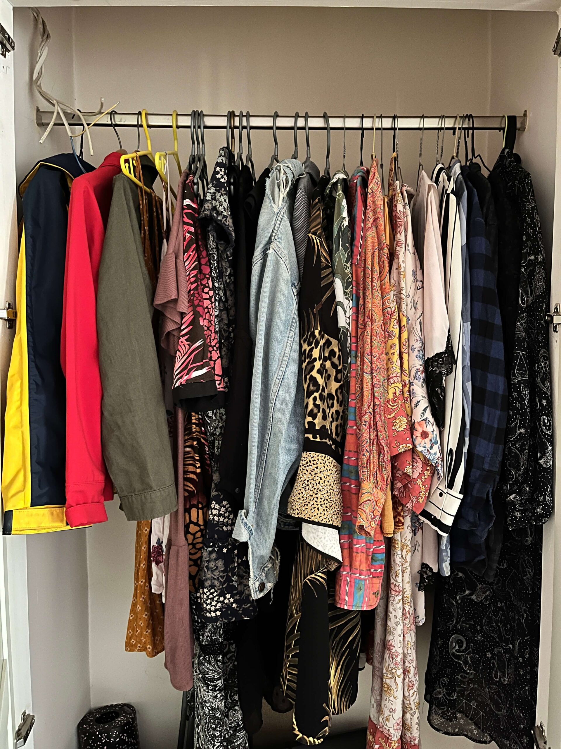 Szafa klientki po przeglądzie szafy z osobistą stylistką Gabrielą Marzec, taodszafy
